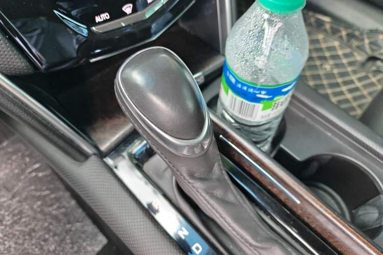 Used Cadillac XTS 2018 28T Tech Edition Gear Lever