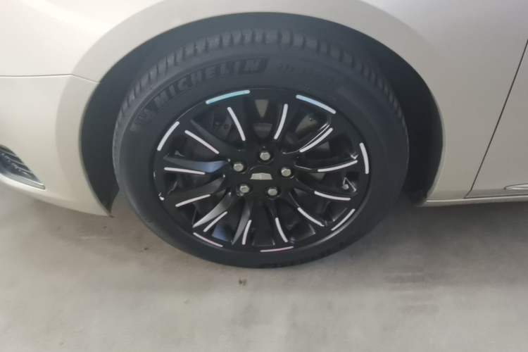 Used Cadillac XTS 2018 28T Tech Edition Left Front Wheel Hub