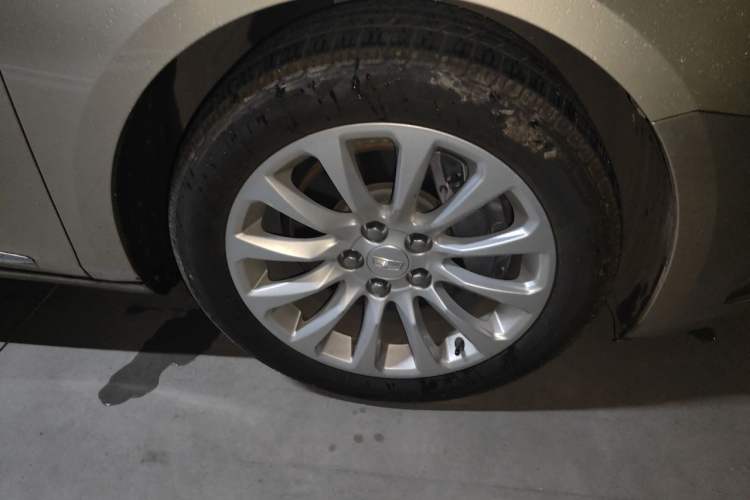 Used Cadillac XTS 2018 28T Elite Edition Right Front Wheel Hub