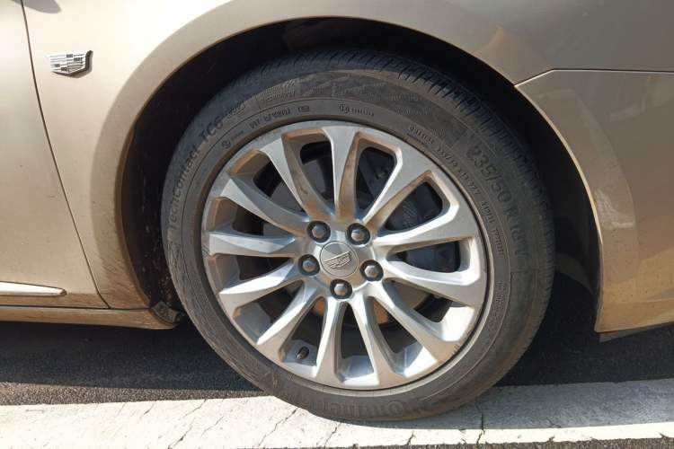 Used Cadillac XTS 2018 28T Tech Edition Right Front Wheel Hub