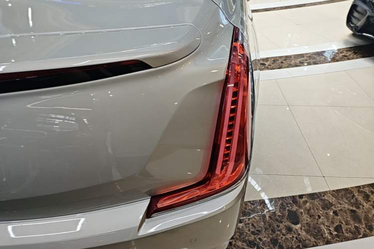 Used Cadillac XTS 2018 28T Elite Edition Right Rear Taillight