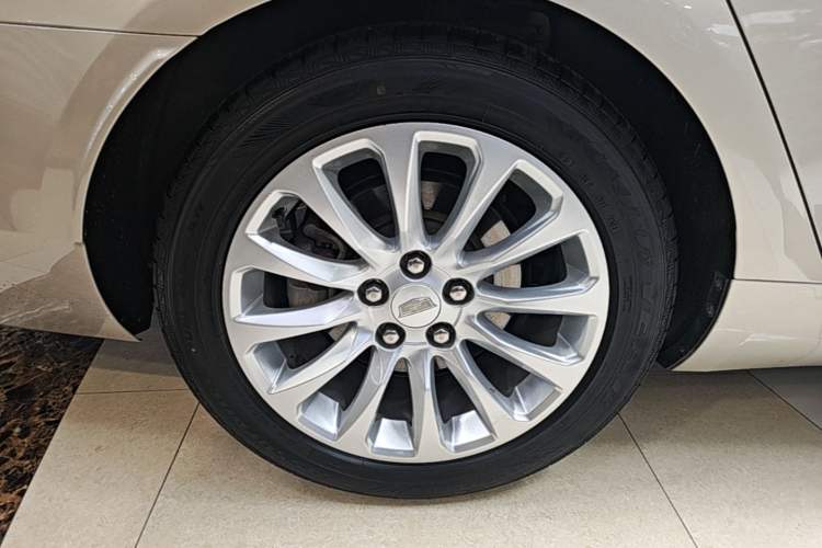 Used Cadillac XTS 2018 28T Elite Edition Right Rear Wheel Hub