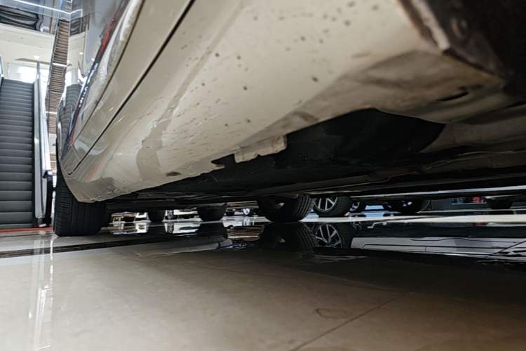 Used Cadillac XTS 2018 28T Elite Edition Right Side Sill