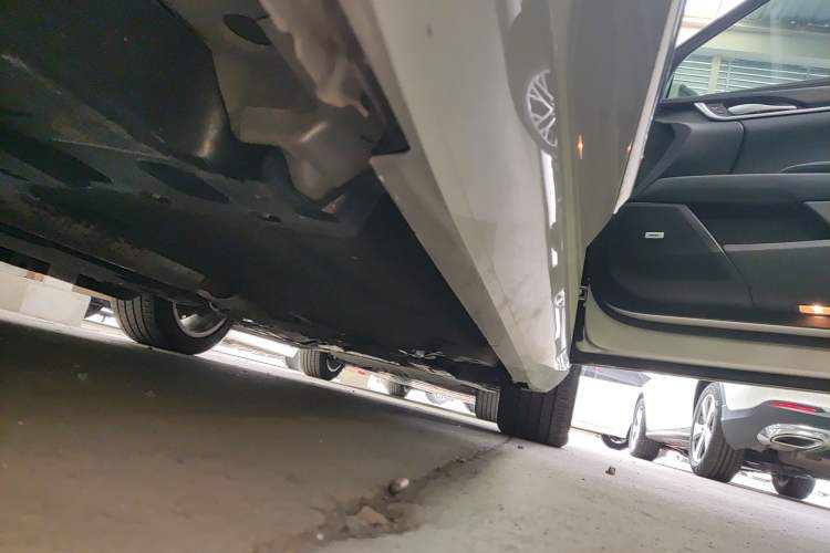 Used Cadillac XTS 2018 28T Elite Edition Right Side Sill