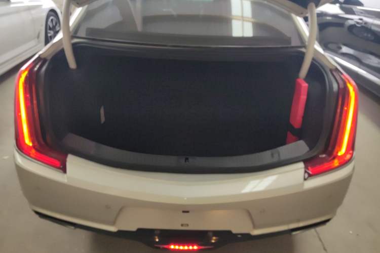 Used Cadillac XTS 2018 28T Elite Edition Trunk