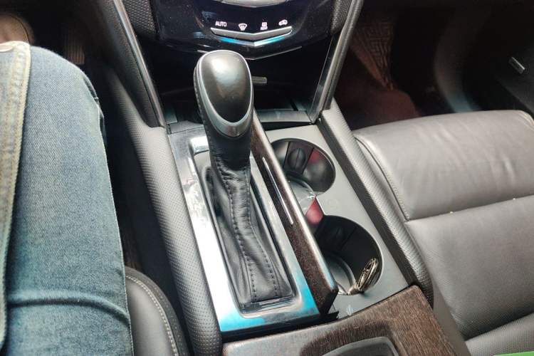 Used Cadillac XTS 2018 28T Elite Edition Gear Lever