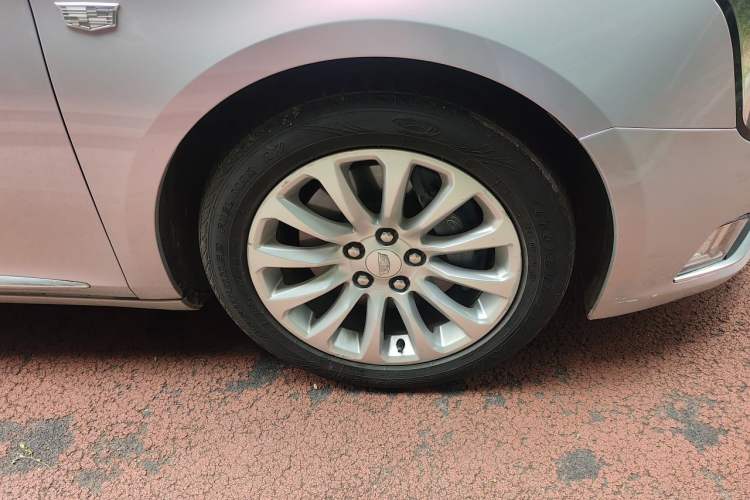 Used Cadillac XTS 2018 28T Elite Edition Right Front Wheel Hub