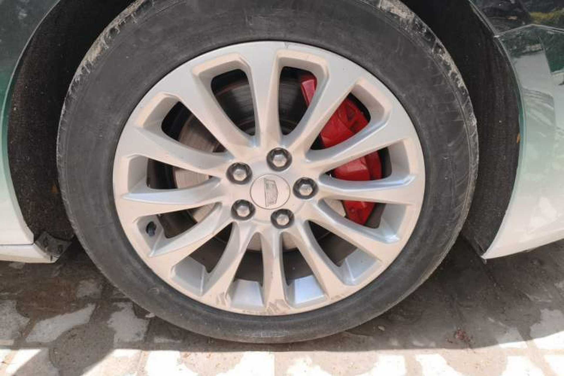 Used Cadillac XTS 2018 28T Tech Edition Right Front Wheel Hub