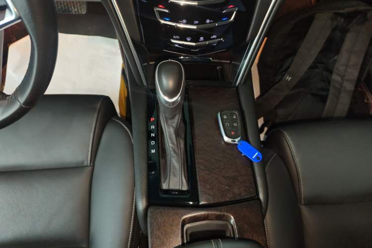 Used Cadillac XTS 2018 28T Elite Edition Gear Lever