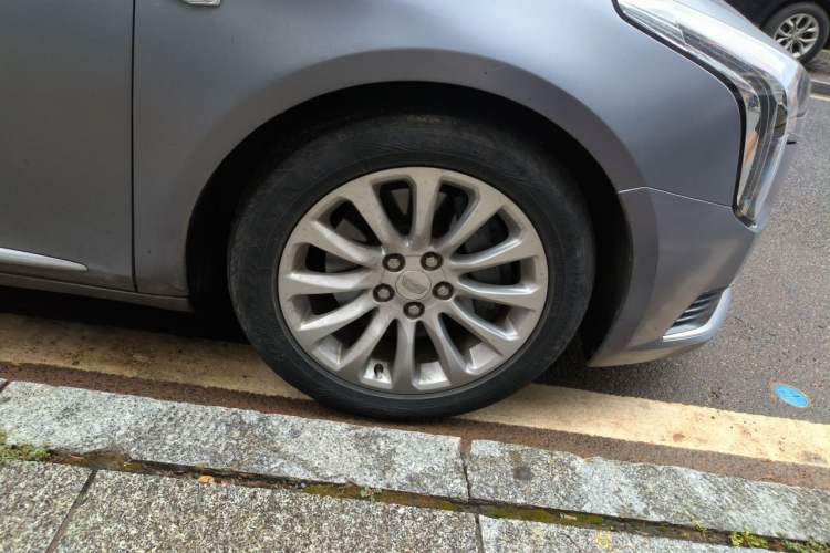 Used Cadillac XTS 2018 28T Tech Edition Right Front Wheel Hub