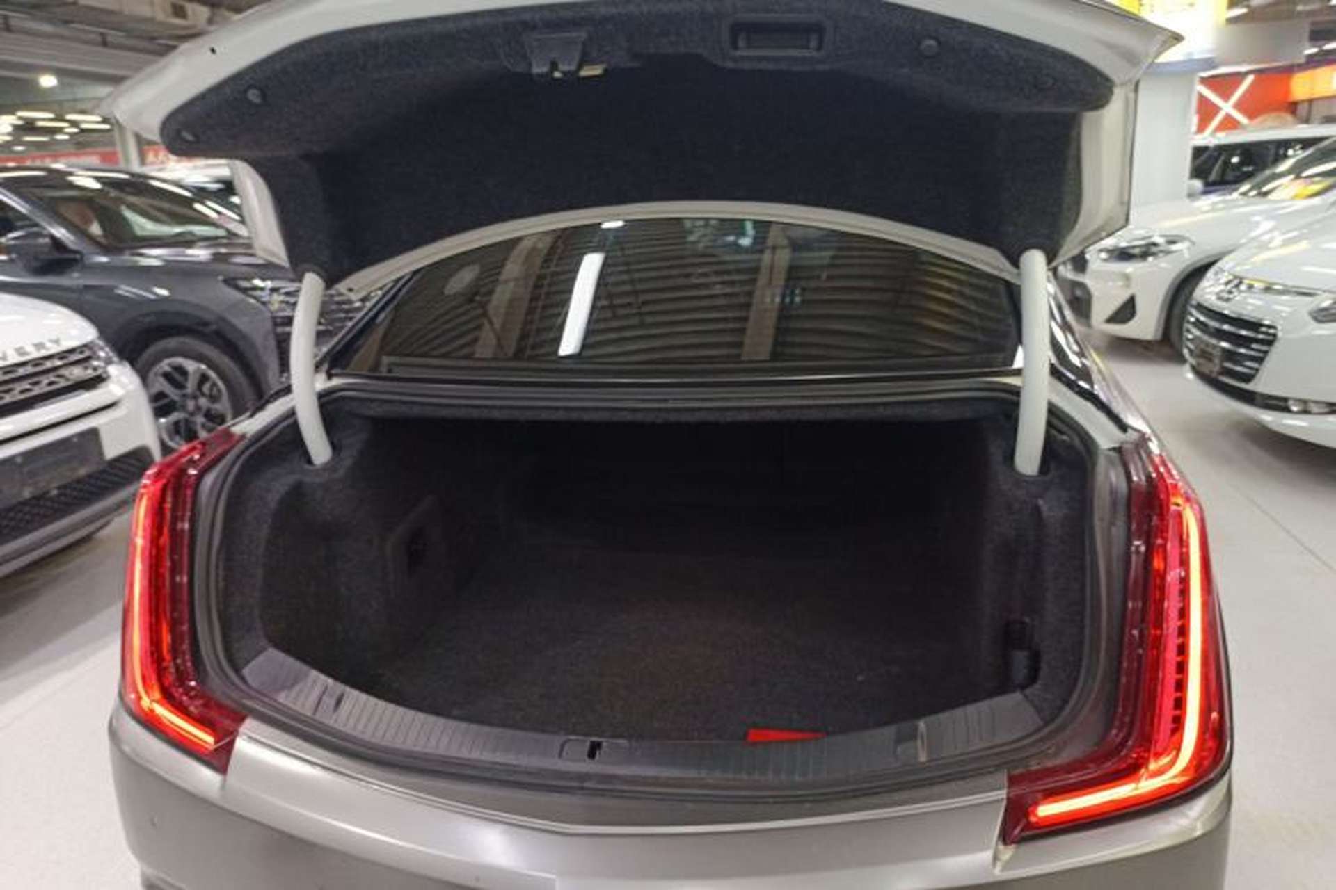 Used Cadillac XTS 2018 28T Elite Edition Trunk