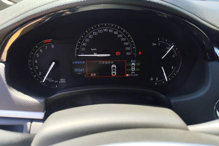 Used Cadillac XTS 2018 28T Elite Edition Odometer Close Up