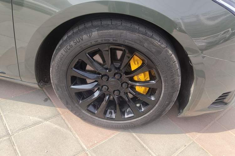 Used Cadillac XTS 2018 28T Tech Edition Right Front Wheel Hub