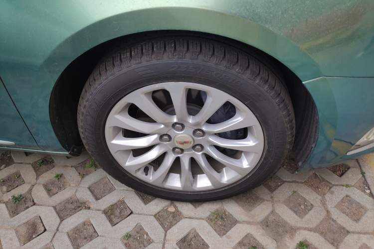 Used Cadillac XTS 2018 28T Elite Edition Right Front Wheel Hub