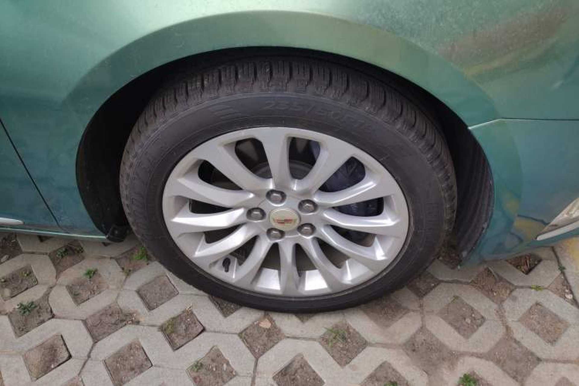 Used Cadillac XTS 2018 28T Elite Edition Right Front Wheel Hub