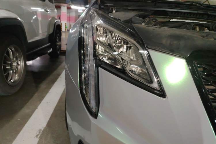 Used Cadillac XTS 2018 28T Tech Edition Right Front Headlight
