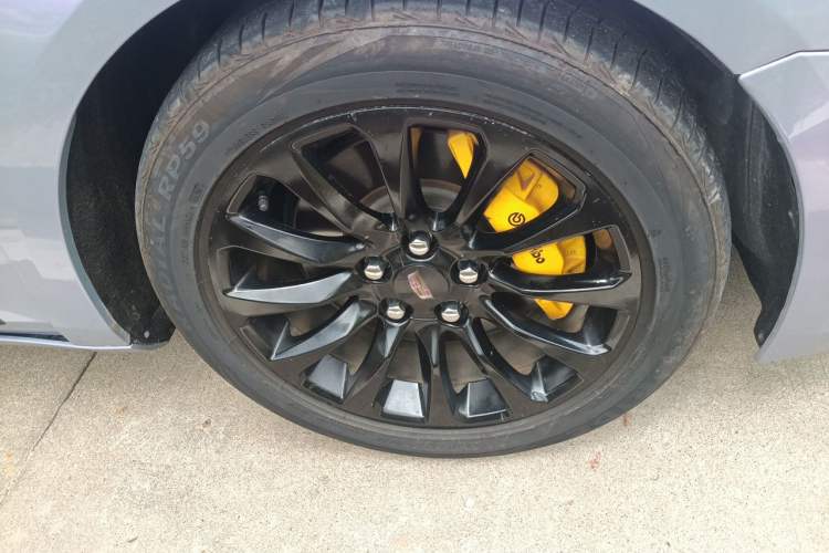 Used Cadillac XTS 2018 28T Tech Edition Right Front Wheel Hub