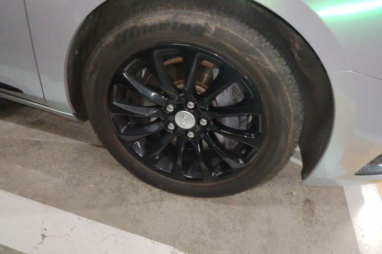 Used Cadillac XTS 2018 28T Tech Edition Right Front Wheel Hub
