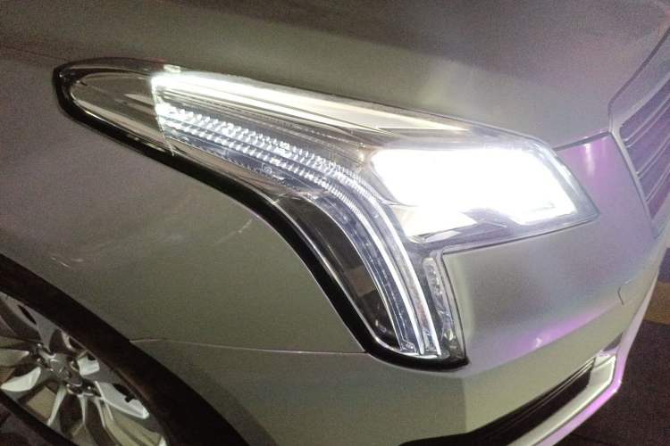 Used Cadillac XTS 2018 28T Tech Edition Right Front Headlight