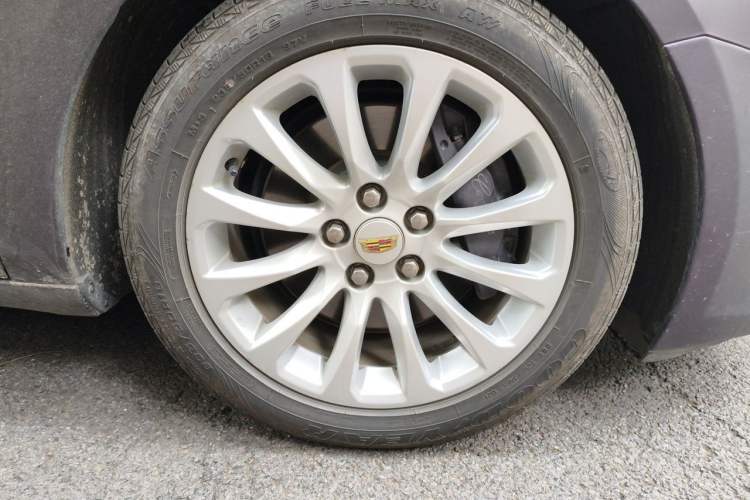 Used Cadillac XTS 2018 28T Elite Edition Right Front Wheel Hub