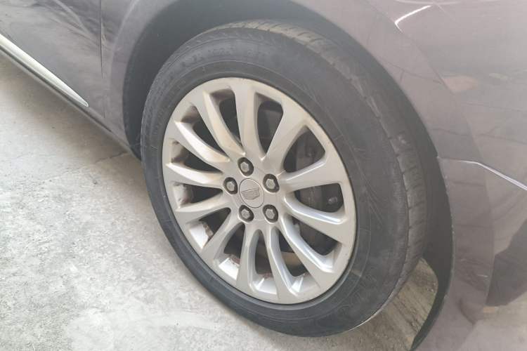Used Cadillac XTS 2018 28T Tech Edition Right Front Wheel Hub