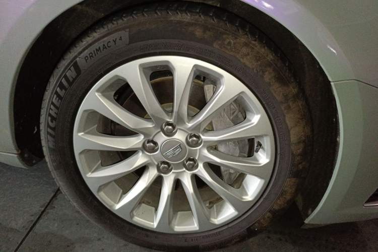 Used Cadillac XTS 2018 28T Tech Edition Right Front Wheel Hub