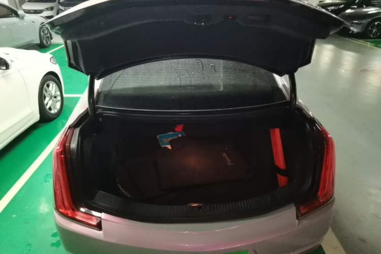 Used Cadillac XTS 2018 28T Elite Edition Trunk