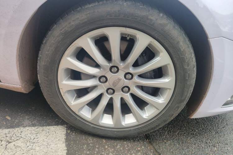 Used Cadillac XTS 2018 28T Elite Edition Right Front Wheel Hub