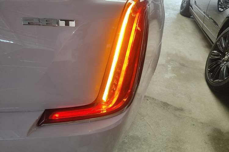 Used Cadillac XTS 2018 28T Tech Edition Right Rear Taillight