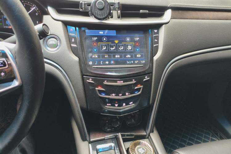 Used Cadillac XTS 2018 28T Elite Edition Audio And AC Panel