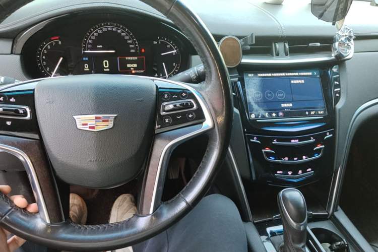 Used Cadillac XTS 2018 28T Tech Edition Center Console