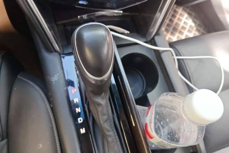 Used Cadillac XTS 2018 28T Elite Edition Gear Lever