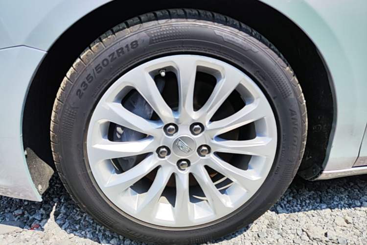 Used Cadillac XTS 2018 28T Tech Edition Left Front Wheel Hub