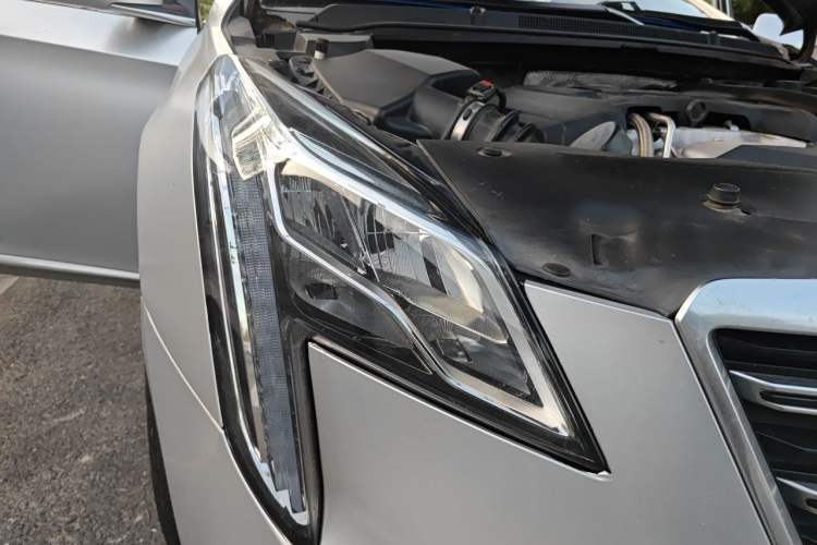 Used Cadillac XTS 2018 28T Elite Edition Right Front Headlight