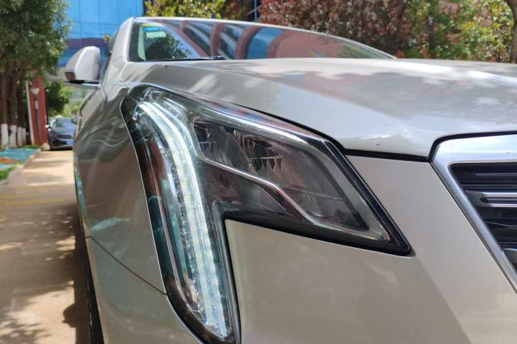 Used Cadillac XTS 2018 28T Elite Edition Right Front Headlight