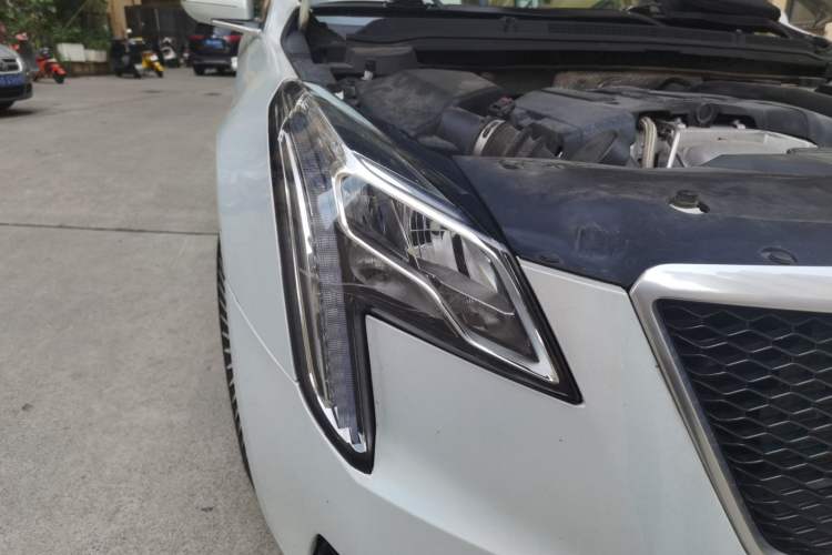 Used Cadillac XTS 2018 28T Tech Edition Right Front Headlight