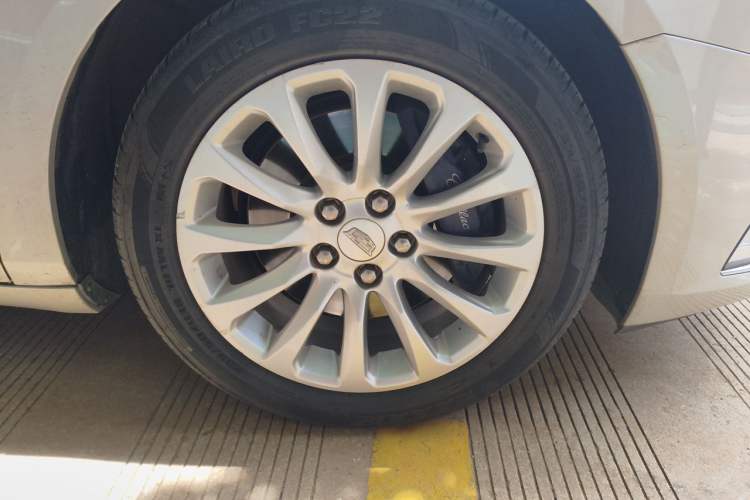 Used Cadillac XTS 2018 28T Elite Edition Right Front Wheel Hub