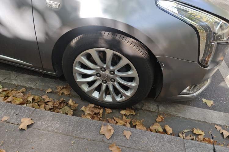 Used Cadillac XTS 2018 28T Elite Edition Right Front Wheel Hub