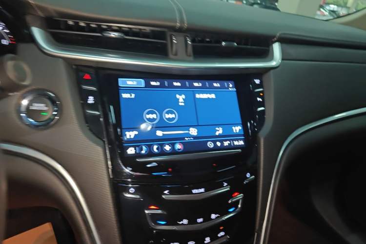 Used Cadillac XTS 2018 28T Tech Edition Audio And AC Panel