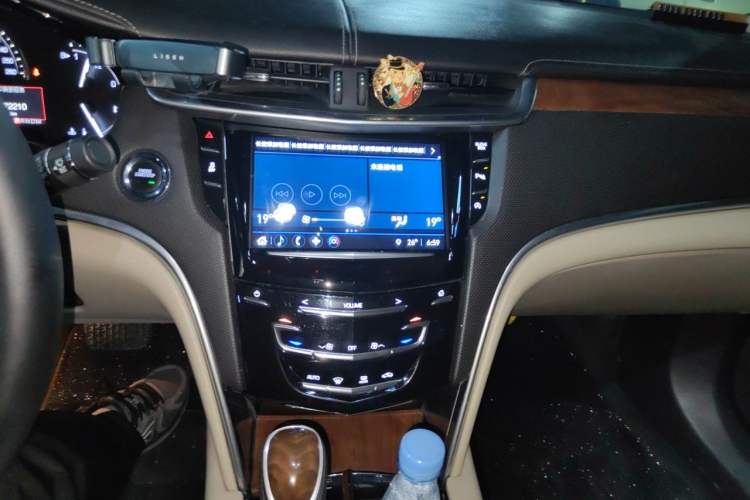 Used Cadillac XTS 2018 28T Elite Edition Audio And AC Panel