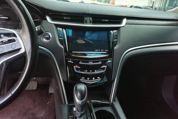 Used Cadillac XTS 2018 28T Elite Edition Audio And AC Panel