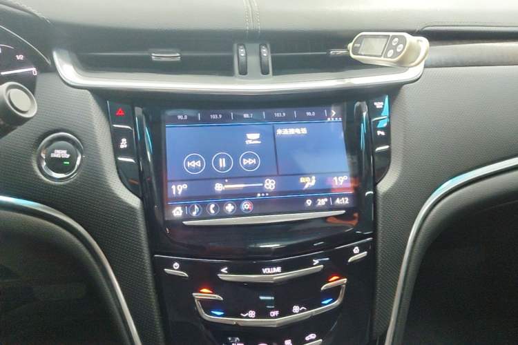 Used Cadillac XTS 2018 28T Elite Edition Audio And AC Panel