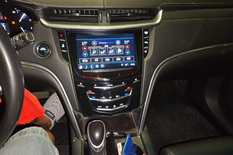 Used Cadillac XTS 2018 28T Tech Edition Audio And AC Panel