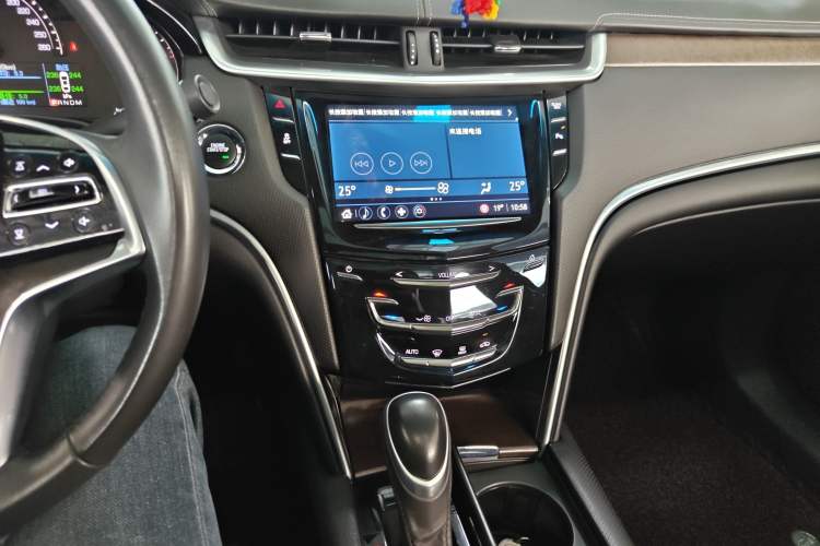 Used Cadillac XTS 2018 28T Elite Edition Audio And AC Panel