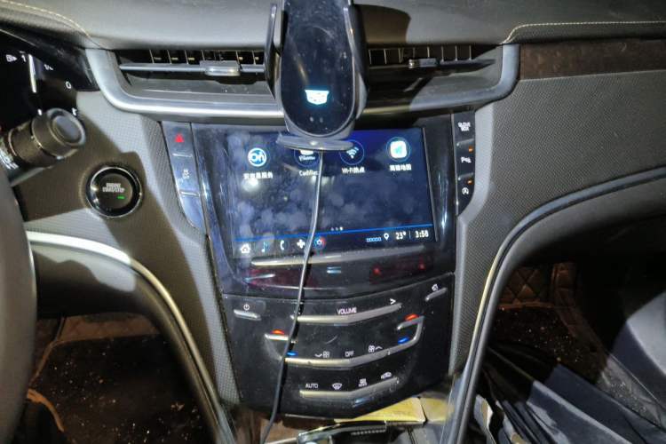Used Cadillac XTS 2018 28T Elite Edition Audio And AC Panel
