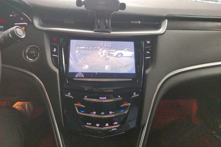 Used Cadillac XTS 2018 28T Elite Edition Audio And AC Panel