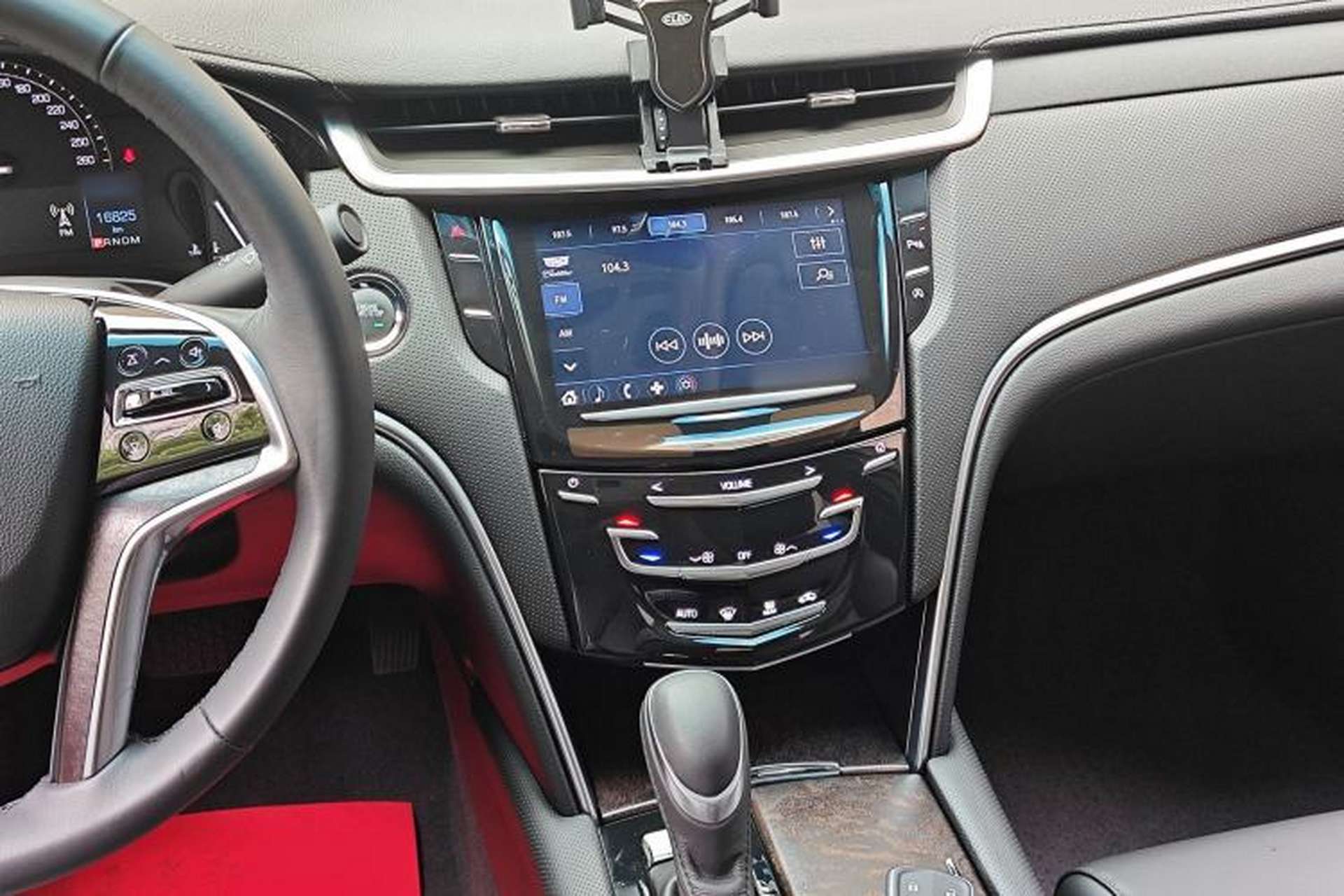 Used Cadillac XTS 2018 28T Tech Edition Audio And AC Panel