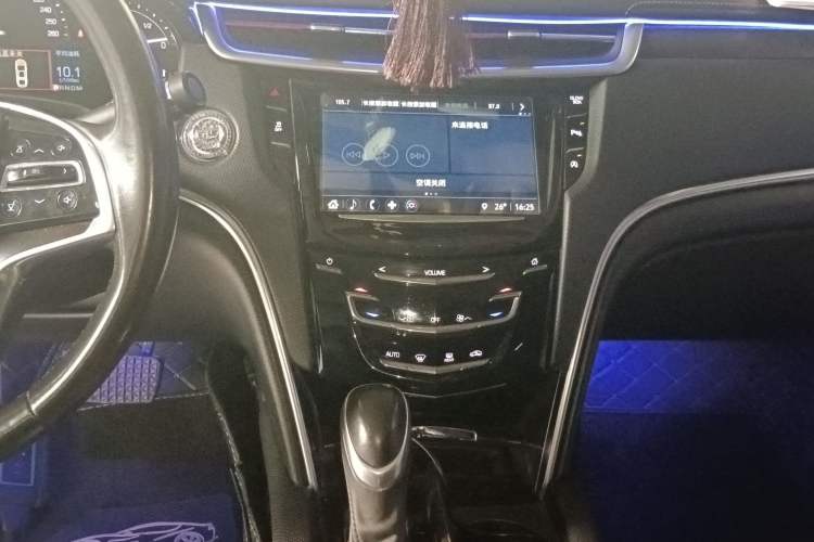 Used Cadillac XTS 2018 28T Elite Edition Audio And AC Panel