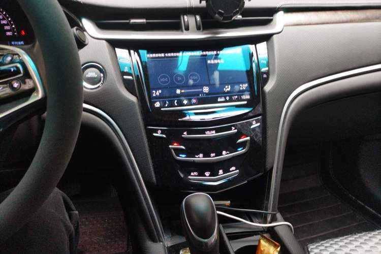 Used Cadillac XTS 2018 28T Elite Edition Audio And AC Panel