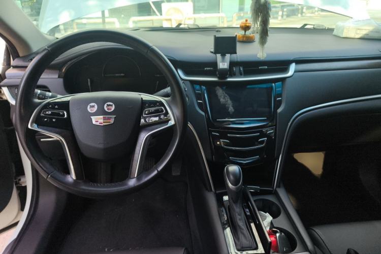 Used Cadillac XTS 2018 28T Elite Edition Center Console
